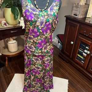Gorgeous Dana Buchman 100% Silk blouse and long flared skirt. Size 8
